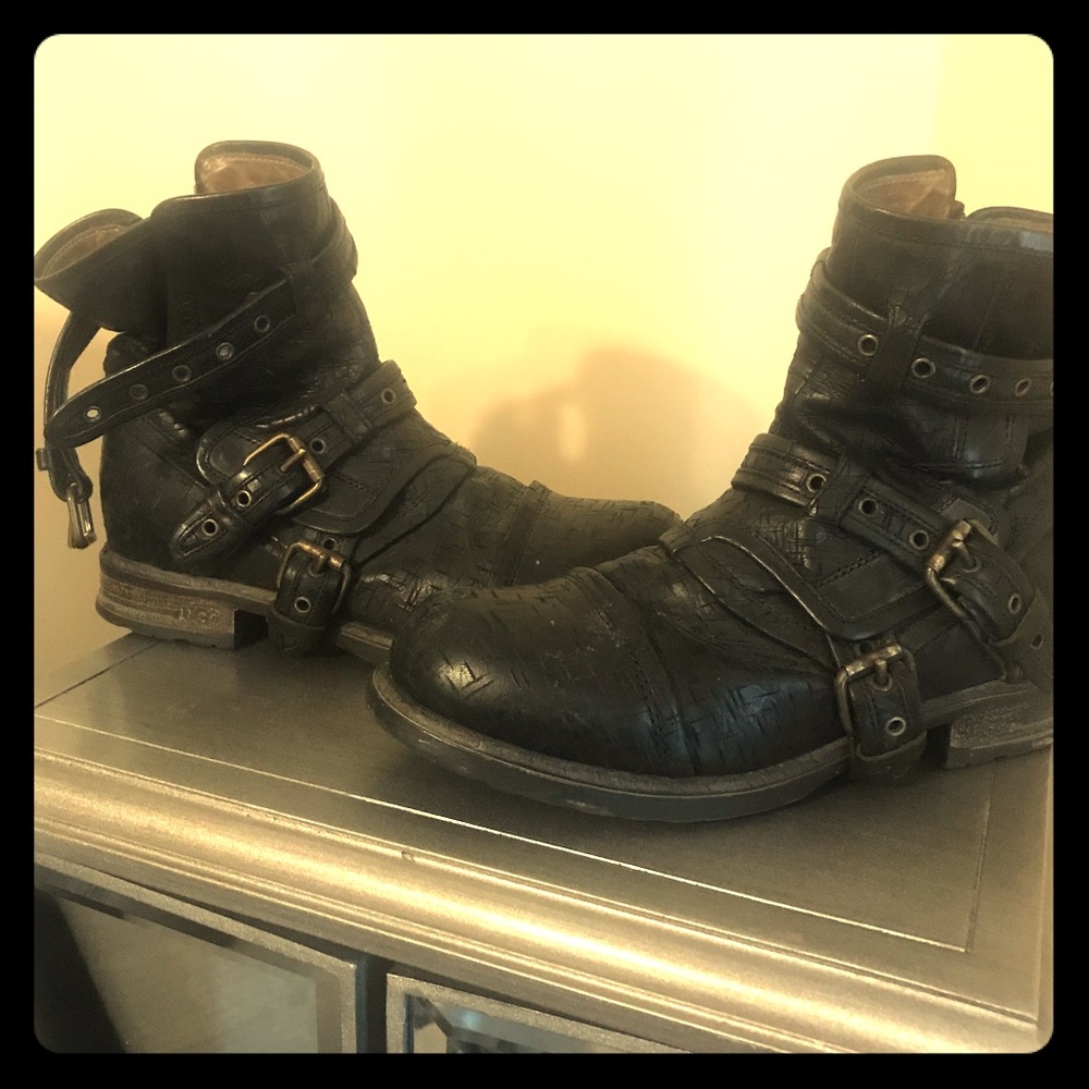 UGG COLLECTION Elisabeta Motorcycle 8.5 Italian!